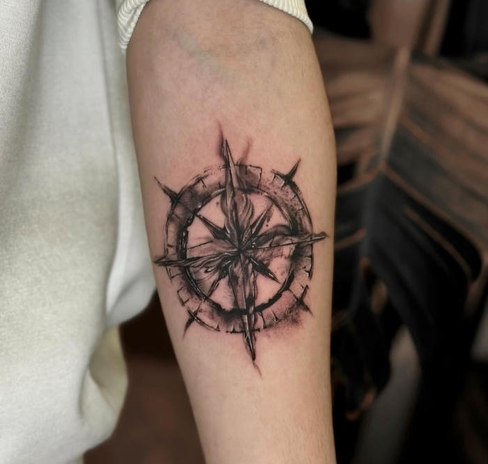 hình xăm la bàn nam biểu tượng tự do