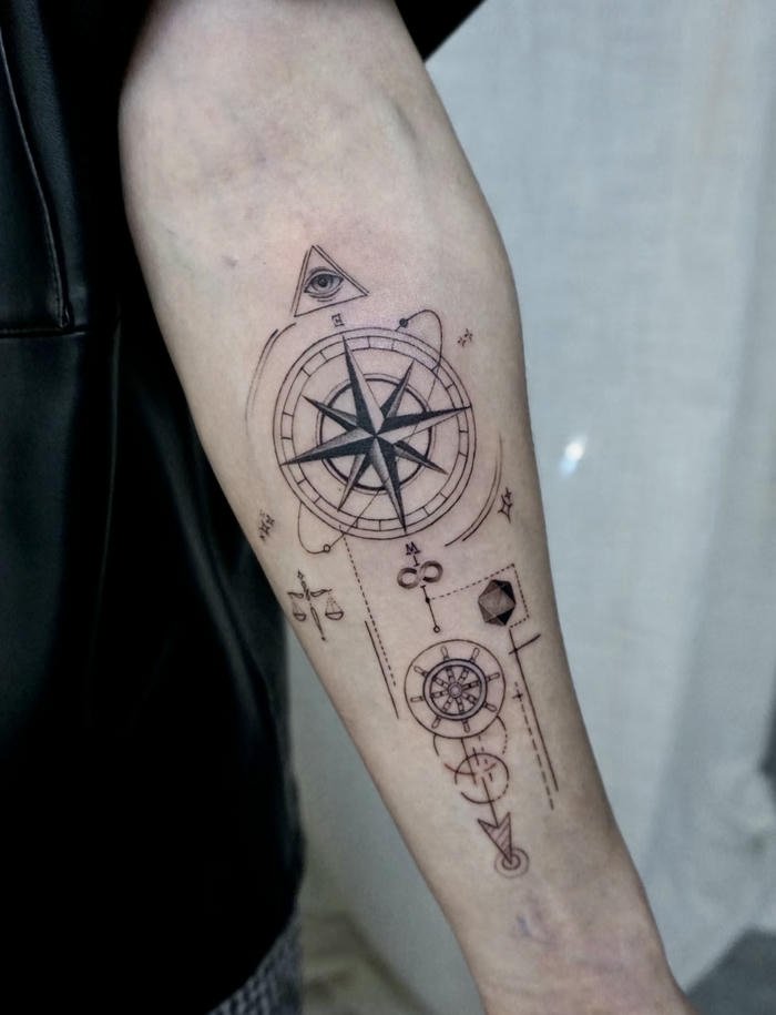 hình xăm la bàn nam phong cách phiêu lưu