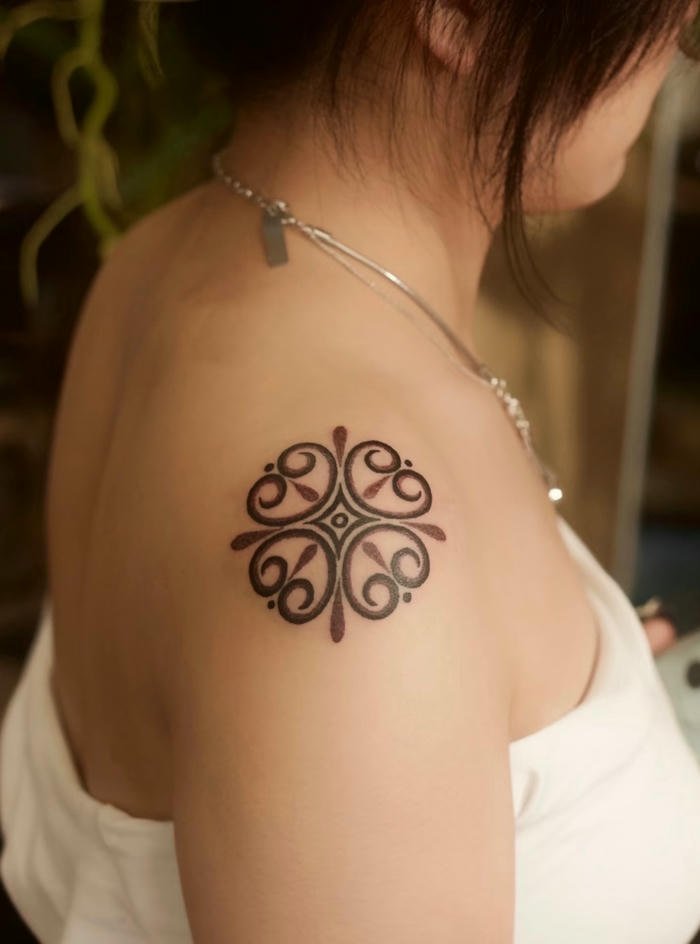 hình xăm mandala ở vai