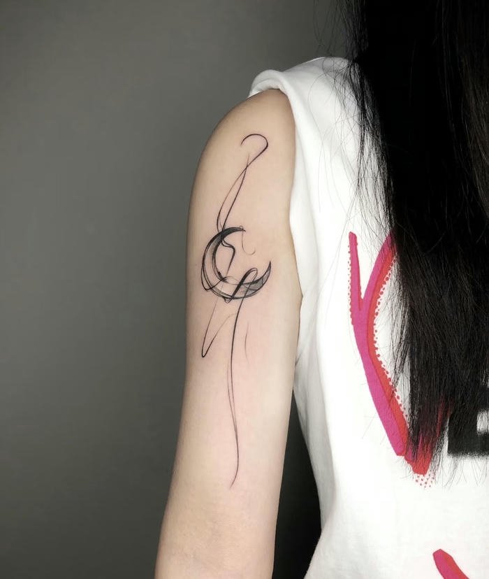 hình xăm mặt trăng