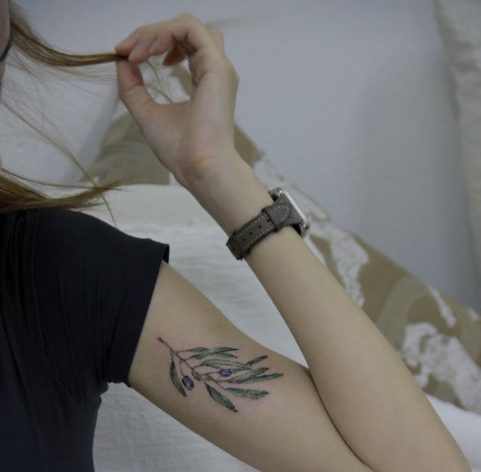 hình xăm nhỏ ở bắp tay