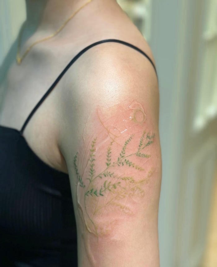 hình xăm ở bắp tay nữ