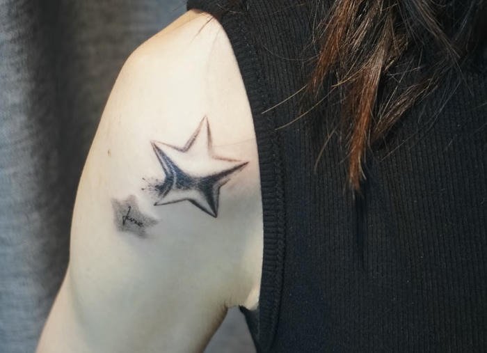 hình xăm sao ở bắp tay hình xăm sao ở bắp tay