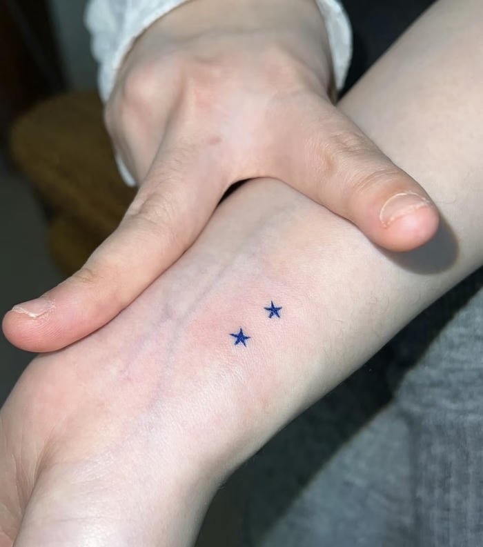 hình xăm sao ở cổ tay đẹp hình xăm sao ở cổ tay đẹp