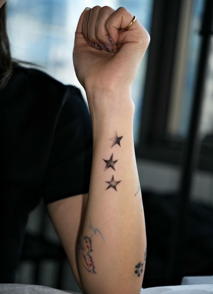 hình xăm sao ở tay nữ hình xăm sao ở tay nữ