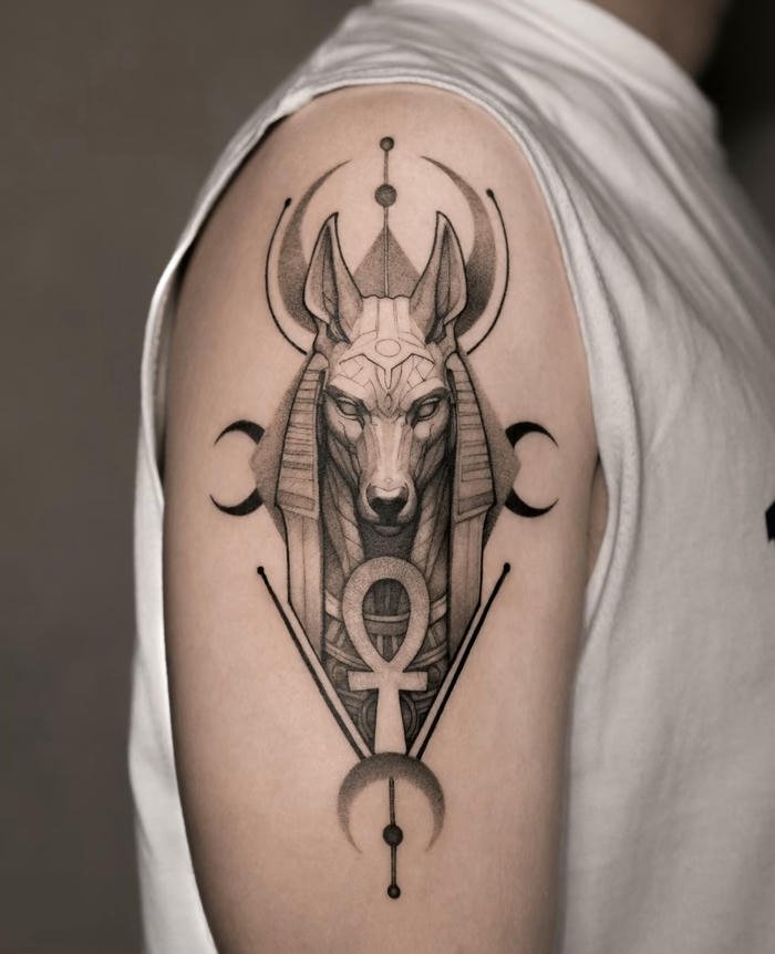 hình xăm thần thoại nam ấn tượng và mạnh mẽ