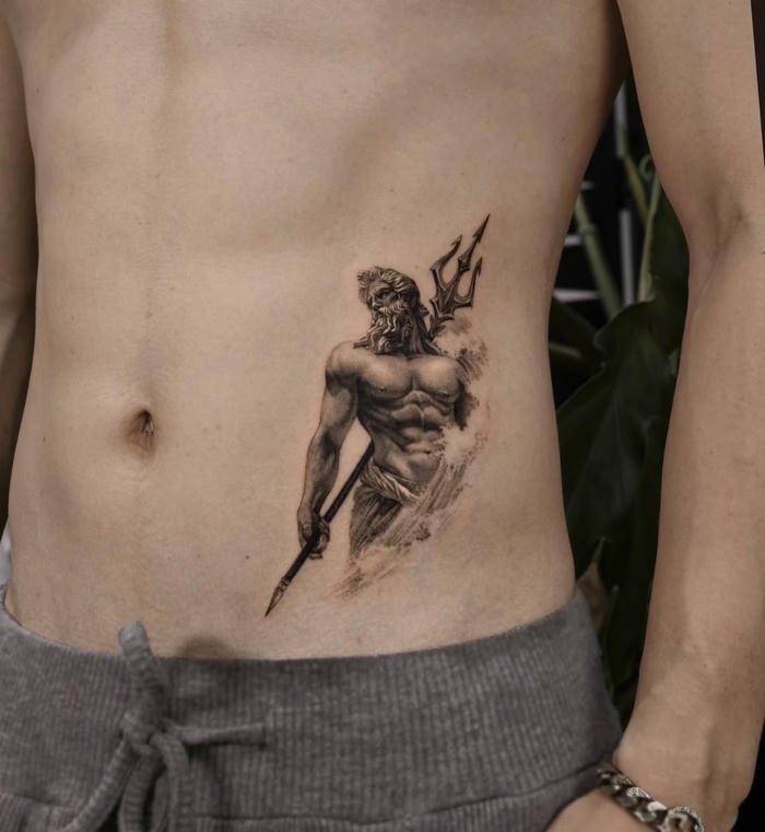 hình xăm thần thoại nam pha nét hiện đại