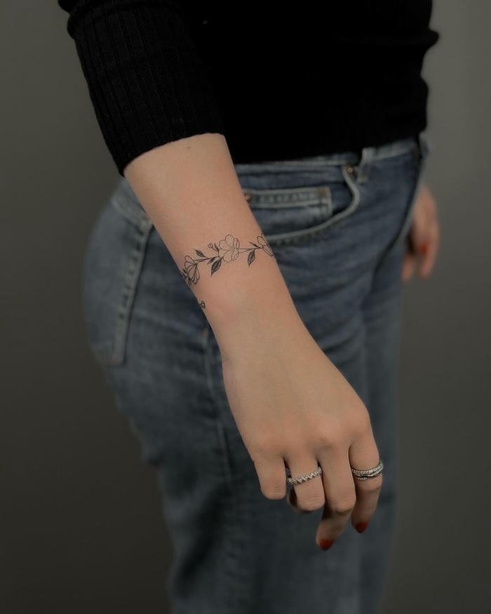 hình xăm vòng tay hiện đại nữ