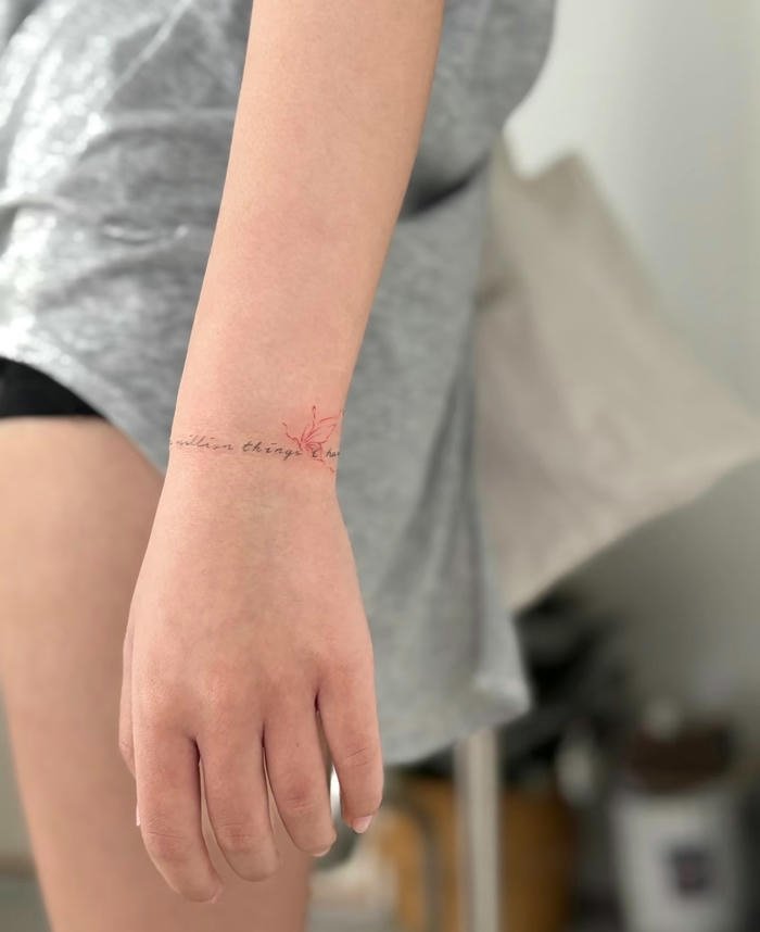 hình xăm vòng tay mảnh nữ