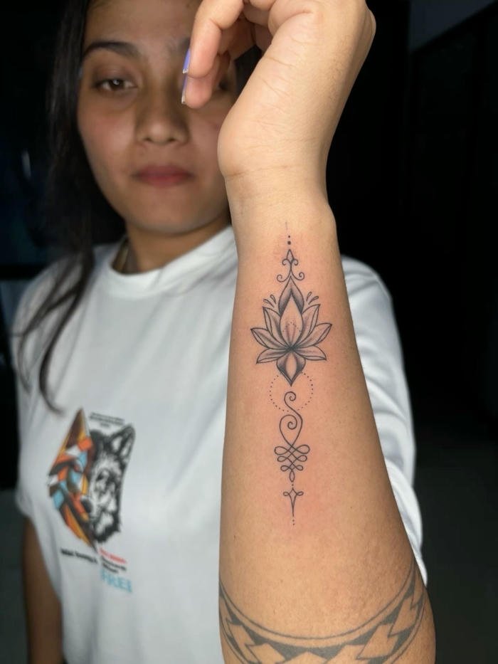 mẫu hình xăm mandala ở cổ tay