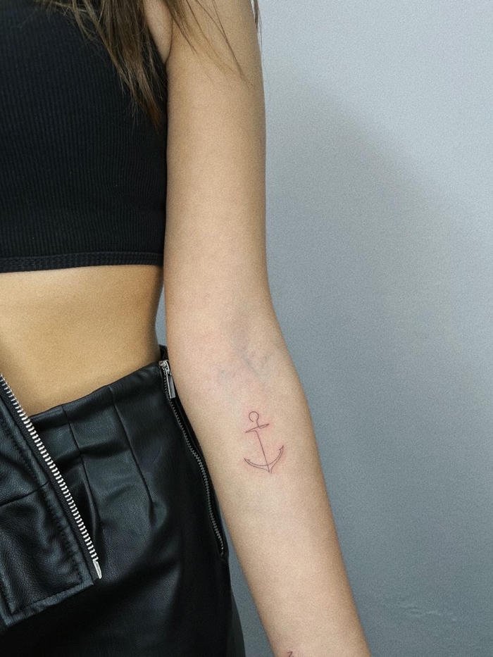 mẫu hình xăm mỏ neo nhỏ gọn nữ