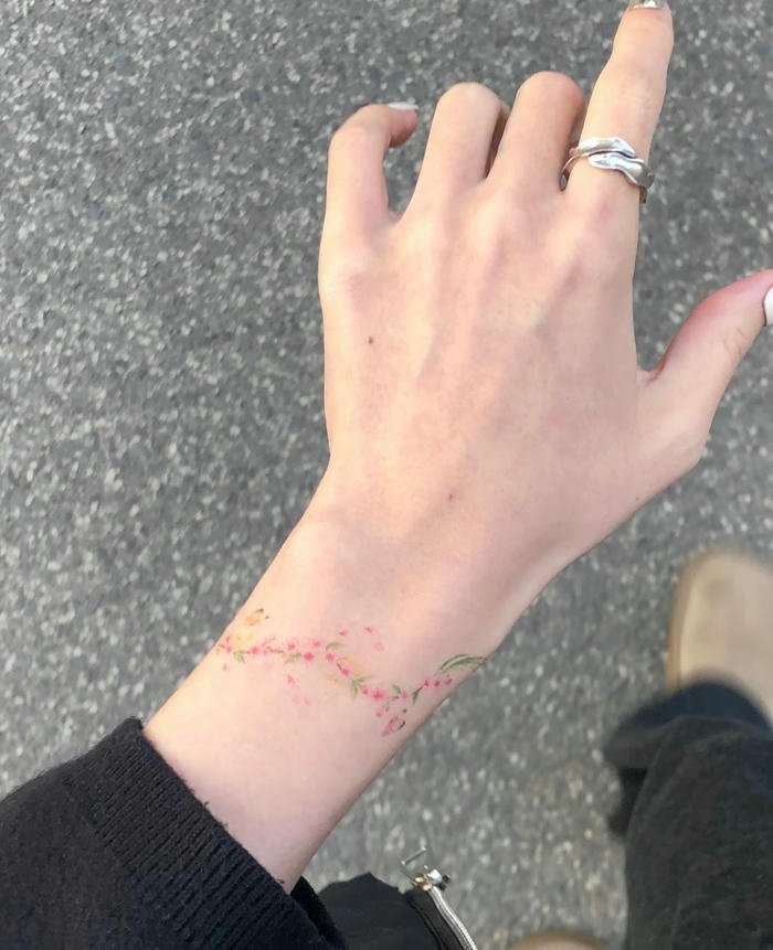 mẫu tattoo vòng tay nữ