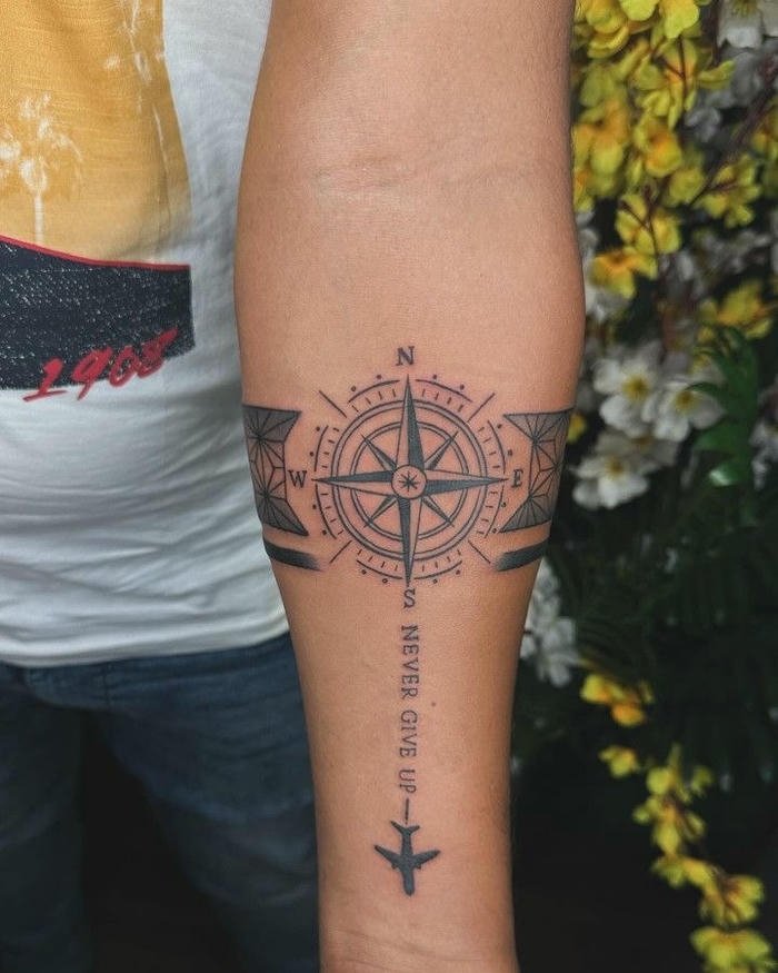 mẫu xăm la bàn nam ấn tượng