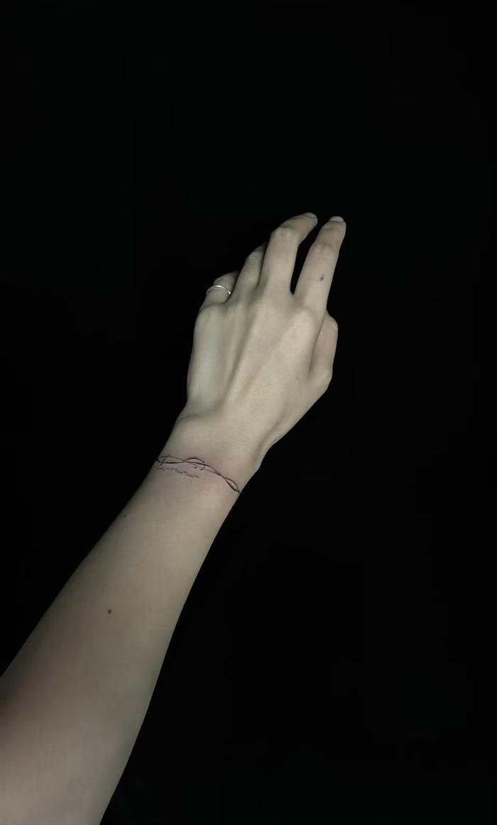 mẫu xăm vòng tay nữ đơn giản