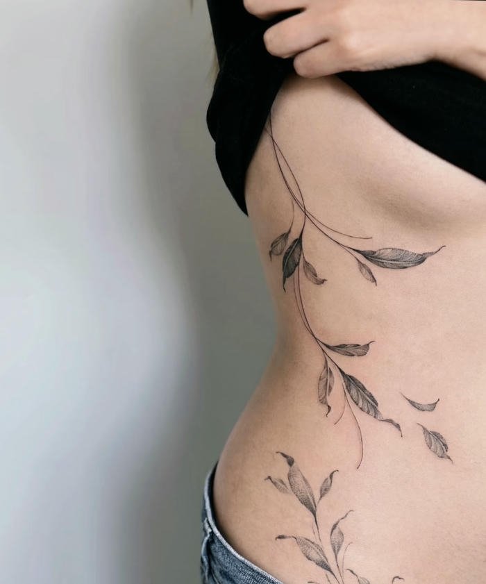 những ảnh xăm lá cây ở eo