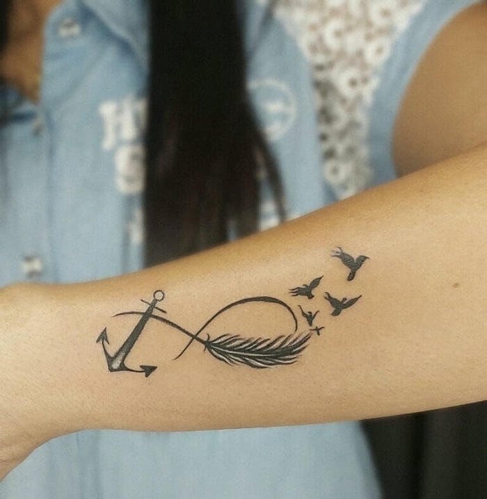 những hình xăm mỏ neo ở tay nữ