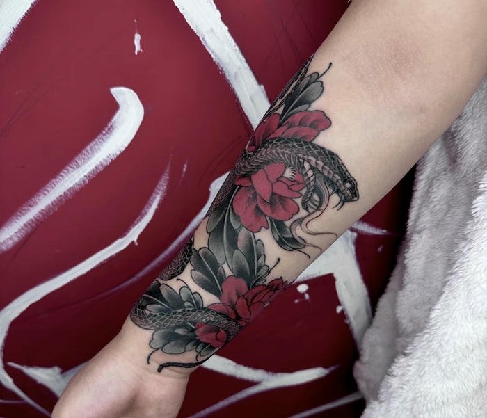 những hình xăm rắn độc đáo nữ