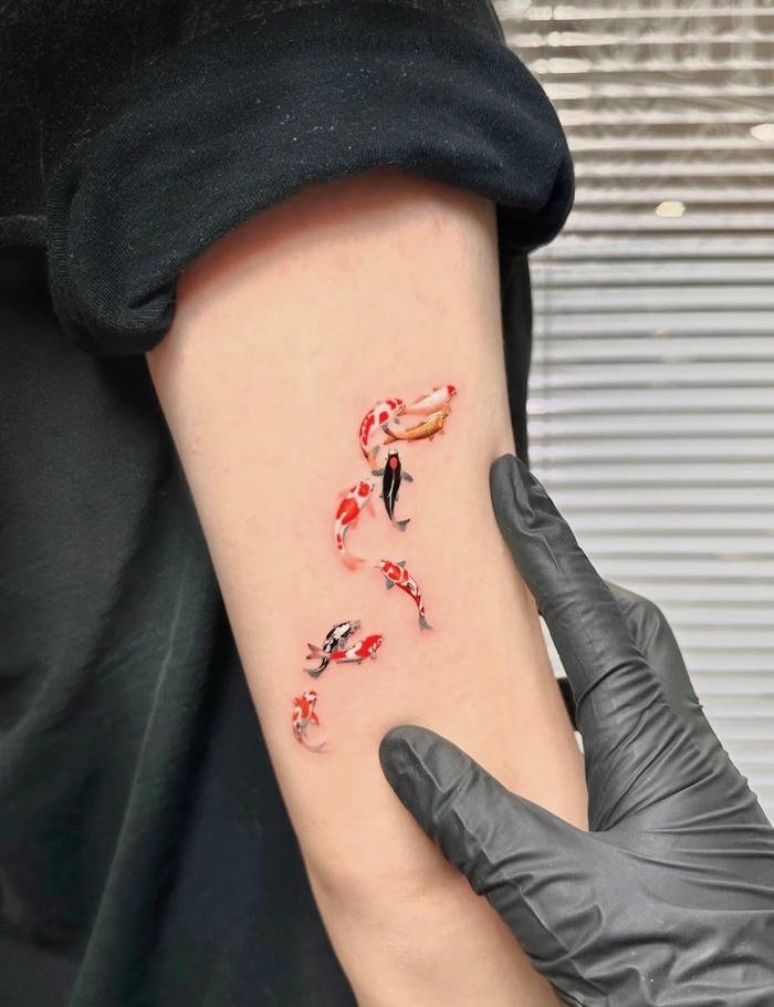 tattoo cá chép mini nữ