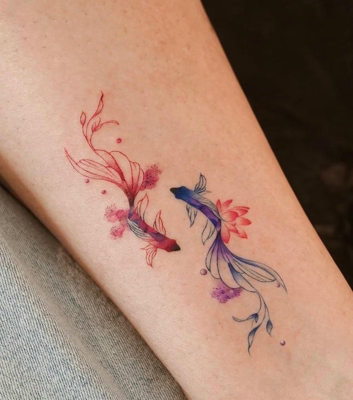tattoo cá chép nghệ thuật cho nữ