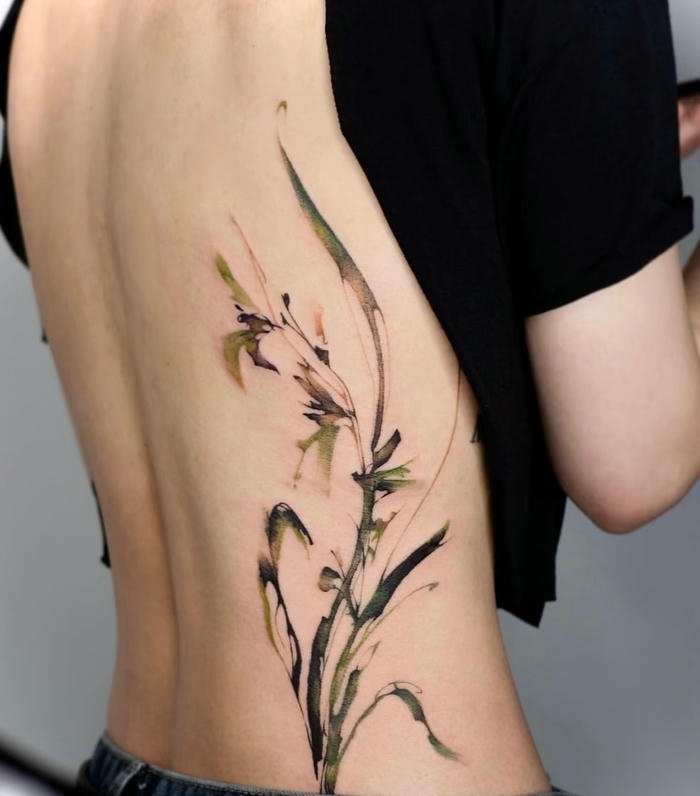 tattoo cây cỏ ở lưng