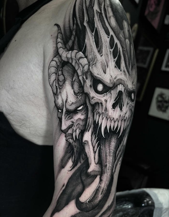 tattoo kim loại nam mang nét tương lai