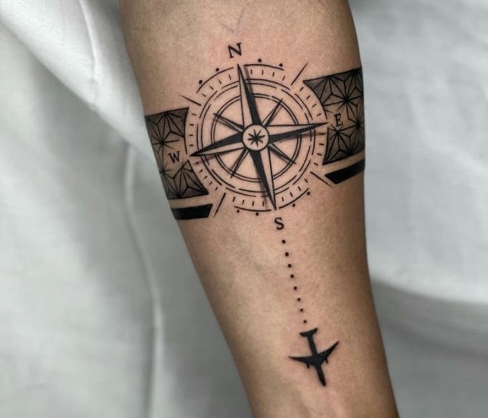 tattoo la bàn nam phong cách