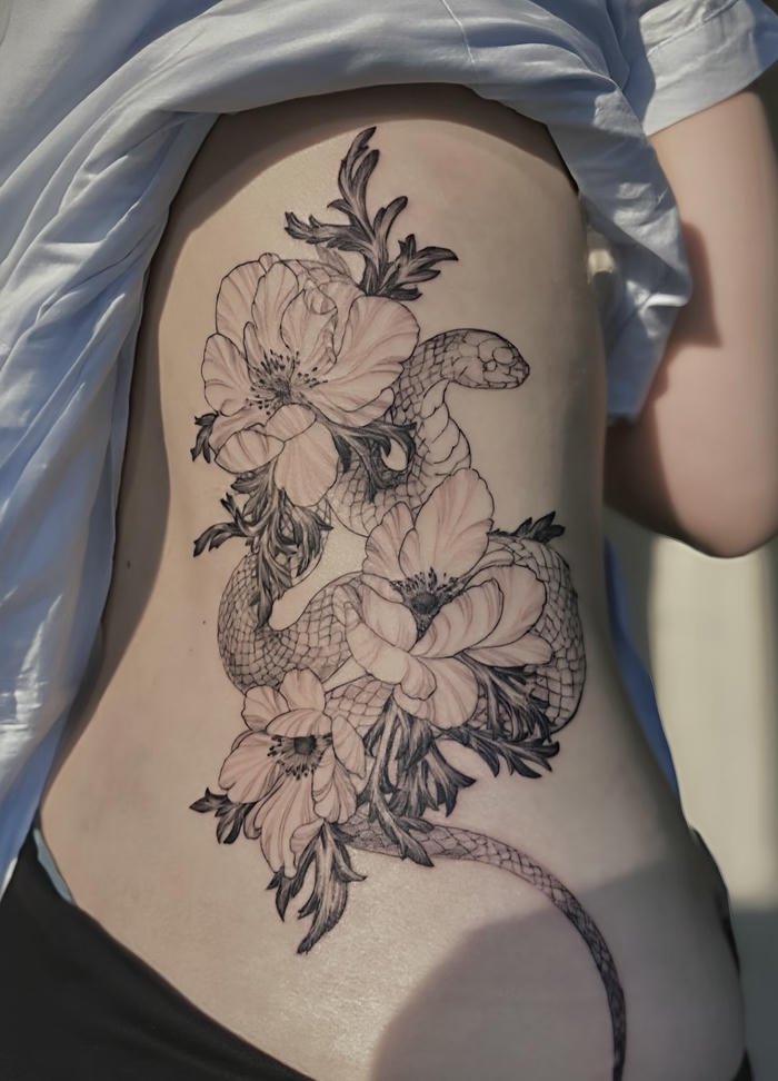 tattoo rắn quyến rũ nữ