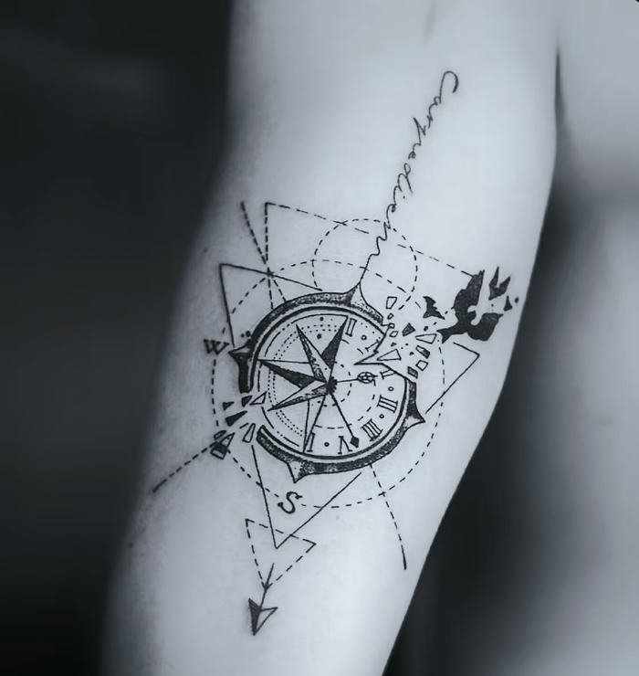 xăm đồng hồ nam biểu tượng thời gian