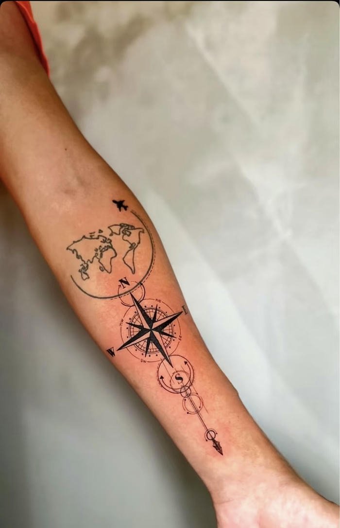 xăm la bàn nam mang ý nghĩa định hướng